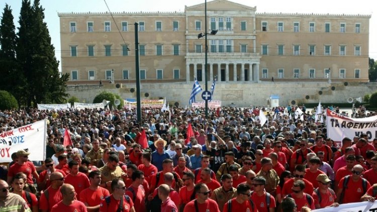 Protest rally: Σε εξέλιξη απεργιακές συγκεντρώσεις ενάντια στο ν/σ του υπ. Εργασίας