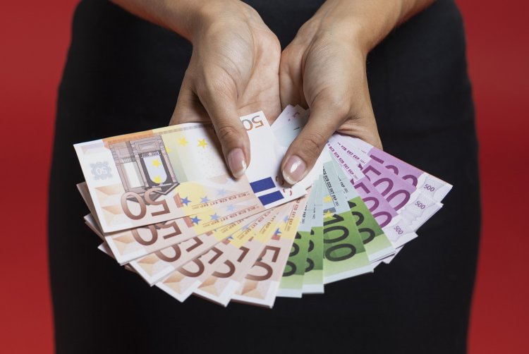 Cash payment: Απαγόρευση πληρωμών με μετρητά!!