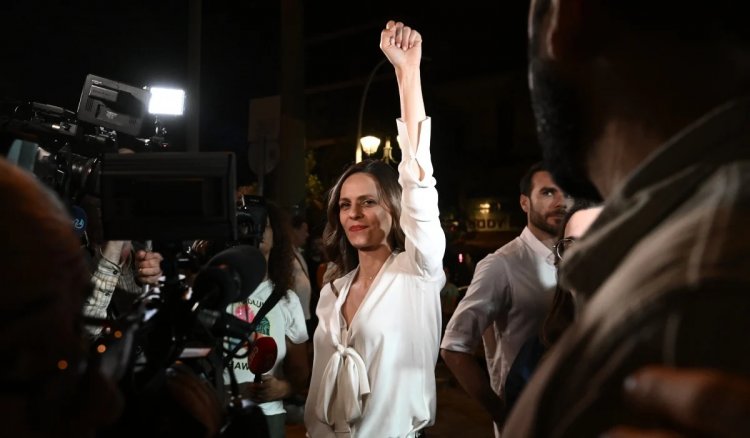 SYRIZA Effie Achtsioglou: Μεγάλη η συμμετοχή, η κοινωνία κοιτάζει προς εμάς - Την υποδέχτηκαν με σύνθημα «Ανατροπή, η ιστορία γράφεται με ανυπακοή»
