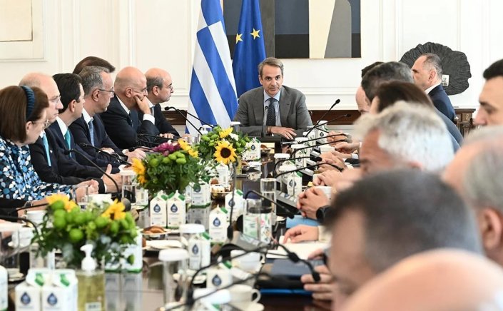 Cabinet meeting: Ποιοι Ελεύθεροι Επαγγελματίες θα επωφεληθούν από τη μείωση 50% του τέλους επιτηδεύματος!!