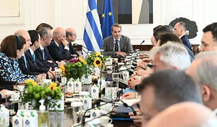 Cabinet meeting: Ποιοι Ελεύθεροι Επαγγελματίες θα επωφεληθούν από τη μείωση 50% του τέλους επιτηδεύματος!!