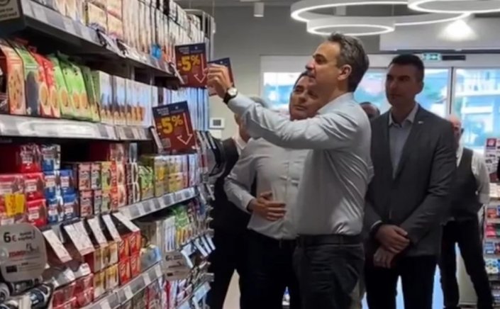 PM Mitsotakis: «Έφοδος» Μητσοτάκη σε σούπερ μάρκετ για τα ταμπελάκια της μόνιμης μείωσης τιμής