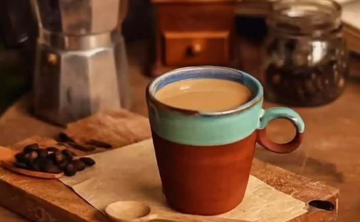 Milk in Coffee: Απολαμβάνετε τον καφέ με γάλα; Δείτε ποιο είναι πιο υγιεινό για να επλέξετε!!