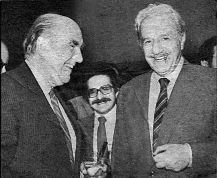 «Κάτω από τις στάχτες»: Το ζεϊμπέκικο του Ανδρέα, οι ατάκες του Φλωράκη και το μυστικό του Καραμανλή