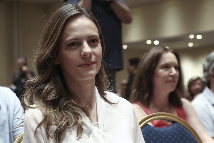 SYRIZA - PA: Μετρά αντίστροφα για αποχώρηση η Έφη Αχτσιόγλου - Στη δίνη ο ΣΥΡΙΖΑ με αρνητικές δημοσκοπήσεις