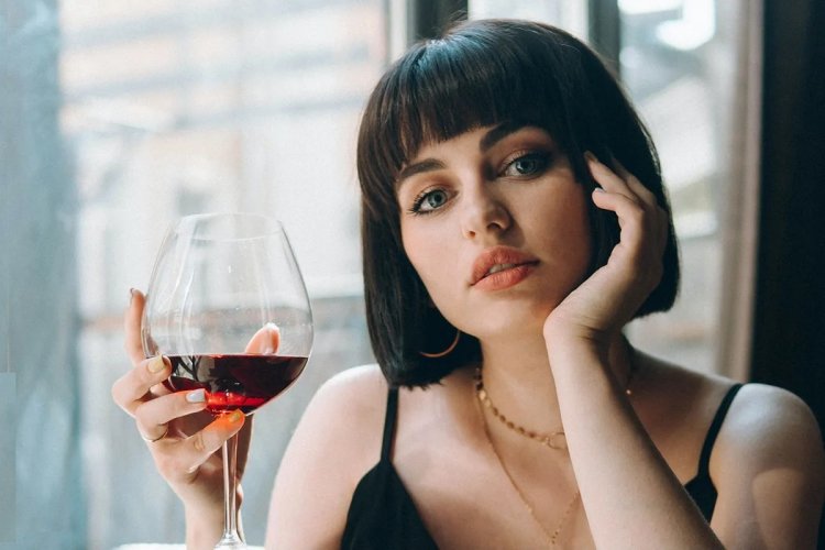 Protect teeth from red wine Staining: Θέλετε λευκά δόντια; Πώς θα τα προστατέψετε από τις επιπτώσεις του κόκκινου κρασιού