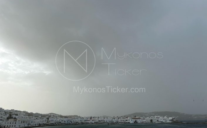 Weather Forecast: Βροχές και σποραδικές καταιγίδες τις μεσημβρινές ώρες στις Κυκλάδες για αύριο Δευτέρα & άνεμοι έως 7 bf