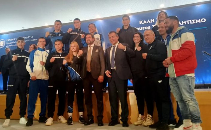 Hellenic Boxing: Ο πρόεδρος της Ε.Ο.Π Χάρης Μαριόλης στην κοπή της πρωτοχρονιάτικης πίτας του Αθλητισμού, στο Υπουργείο Παιδείας 