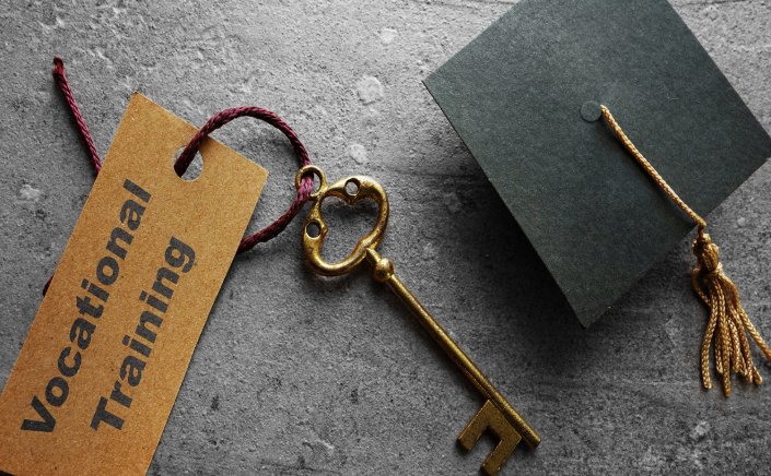 Vocational Training: Νομοσχέδιο για την επαγγελματική εκπαίδευση: Στα κάγκελα οι σπουδαστές των Δημόσιων ΙΕΚ