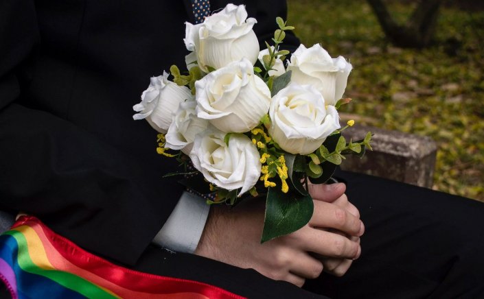 Same-Sex Marriage: Νομοσχέδιο για ομόφυλα ζευγάρια!! Επιχείρηση πειθούς από την κυβέρνηση - Ξεκινούν τα γαλάζια... φροντιστήρια!!