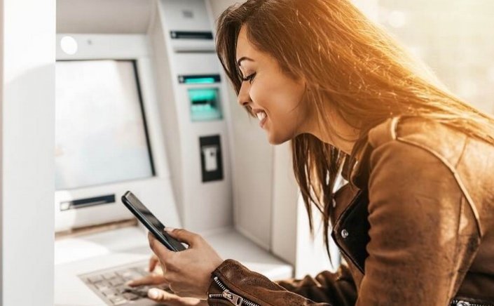 ATM cash withdrawal fee: Οι νέες προμήθειες στις αναλήψεις από τα ATM