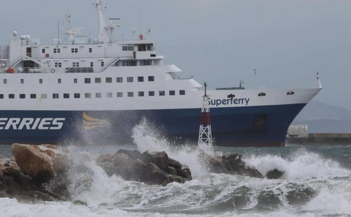 Ferry Services – Sailing ban: Συνεχίζεται το απαγορευτικό απόπλου και σήμερα σε Πειραιά, Ραφήνα και Λαύριο λόγω των θυελλωδών ανέμων, που τοπικά φτάνουν έως 9 bf