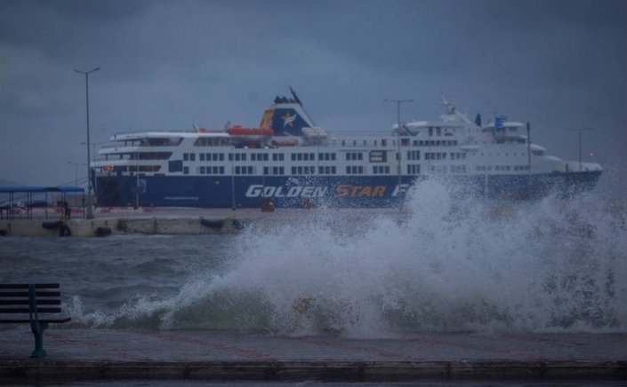 Ferry Routes – Sailing ban: Ακυρώνονται τα δρομολόγια πλοίων από Ραφήνα & Μύκονο, την Τετάρτη 31/1, λόγω πολύ ισχυρών ανέμων στο Αιγαίο