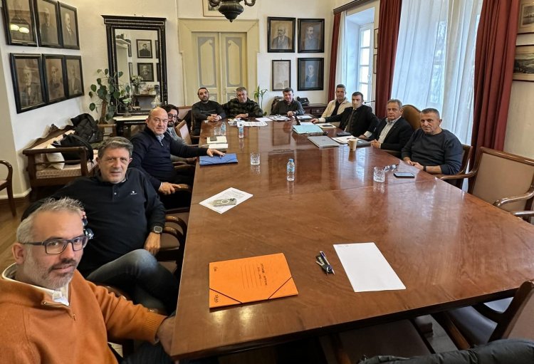 Mayor of Mykonos: Ο ενεργειακός φωτισμός του οδικού δικτύου της Μυκόνου, κυριάρχησε στην συνάντηση του Δημάρχου Χρήστου Βερώνη, με εκπροσώπους της intrapower