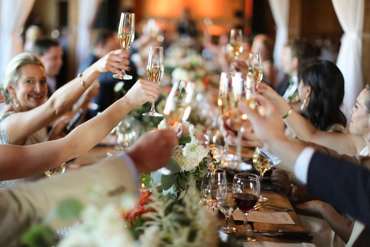 Tax Fraud: Όπου γάμος και χαρά, η... Εφορία πρώτη!! Παρακολουθεί τα πάντα!! Με το "μάτι στα social media"