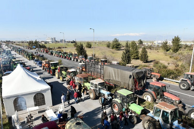Farmers protest: Αποφάσισαν οι αγρότες!! Σκληραίνουν τη στάση τους, κατεβαίνουν την Τρίτη, με τα τρακτέρ στην Αθήνα  - Κλείνουν δρόμους, αποκλείουν λιμάνια & τελωνεία!!