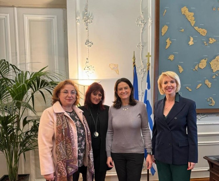 MP katerina Monogiou: Η Κατερίνα Μονογυιού υποδέχτηκε στη Σύρο την Υπουργό Εσωτερικών Νίκη Κεραμέως