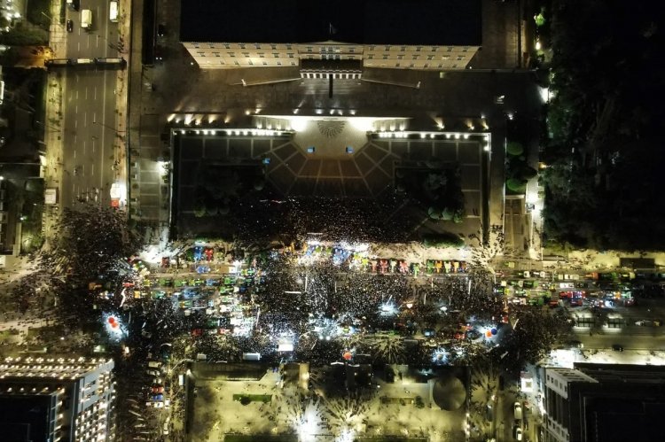Farmers protest: Βούλιαξε από τρακτέρ το Σύνταγμα – Οι αγρότες δηλώνουν έτοιμοι να συνεχίσουν τις κινητοποιήσεις