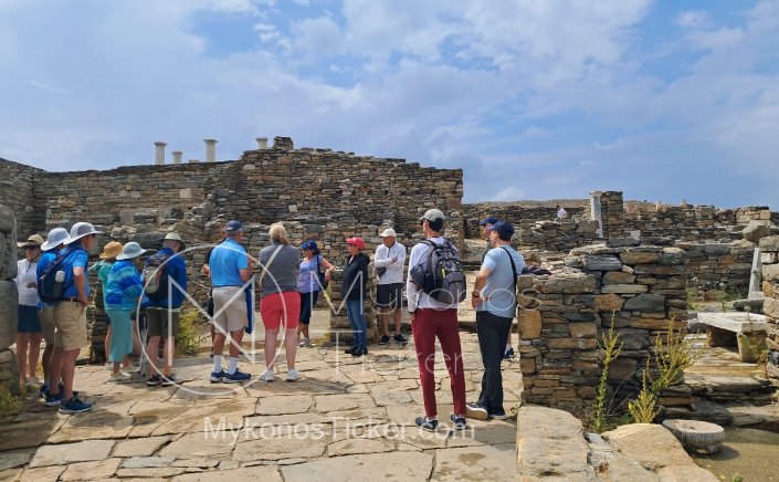 Tourist Guides Strike: Απεργία-διαμαρτυρία των ξεναγών αύριο για το νομοσχέδιο του Υπουργείο Τουρισμού
