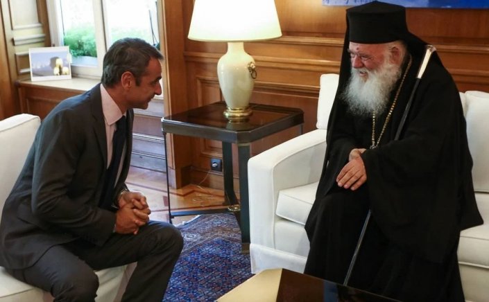 Maximos Mansion: Το ρήγμα που άνοιξε ο σεισμός [του γάμου] επιχειρεί να κλείσει η κυβέρνηση με την Εκκλησία