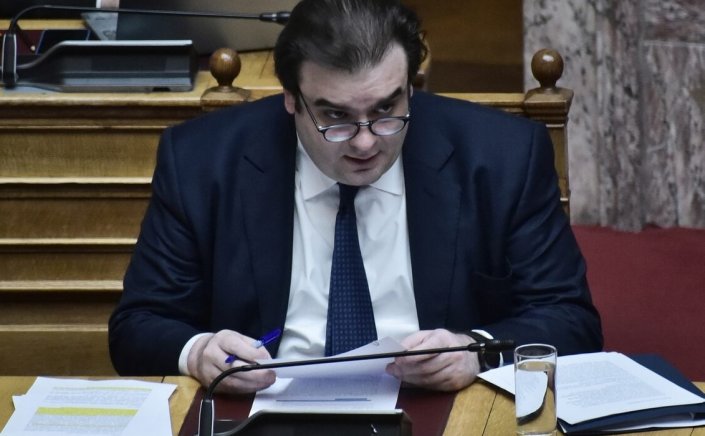 Eduation Min Pierakakis: «Εκπονούνται ειδικά σχέδια για τα Πανεπιστήμια» - «Εξετάζεται το πλαίσιο της χρήσης των κινητών στα σχολεία»