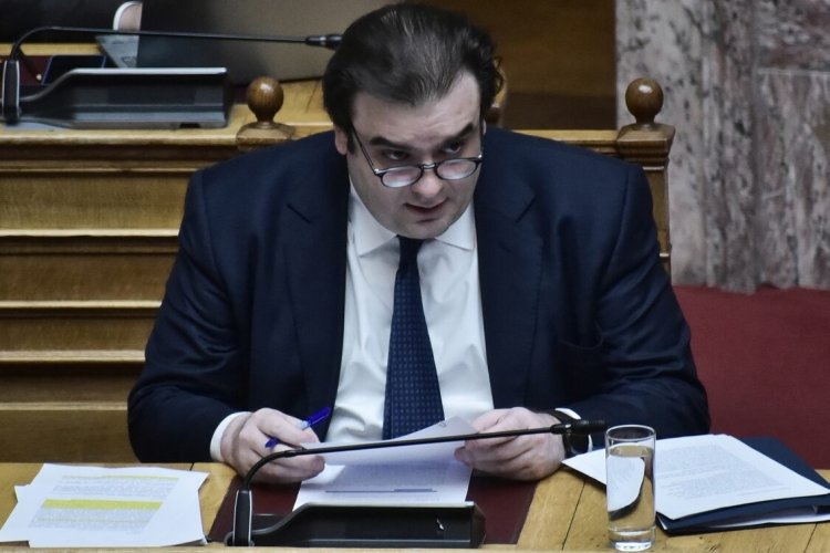 Eduation Min Pierakakis: «Εκπονούνται ειδικά σχέδια για τα Πανεπιστήμια» - «Εξετάζεται το πλαίσιο της χρήσης των κινητών στα σχολεία»