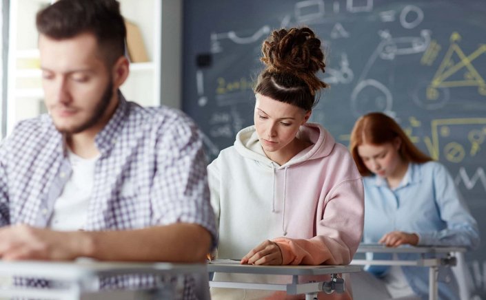 Panhellenic Exams 2024: Πήγε πίσω η διδασκαλία στα πανελληνίως εξεταζόμενα μαθήματα - Εντατικοποιείστε τη διδασκαλία των μαθημάτων, η υποδειξη του Υπ. Παιδείας [Εγκύκλιος]