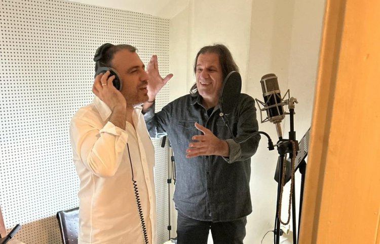 Σάκης Αγορογιάννης: Αντιδήμαρχος, αλλά και καλλιτέχνης - Ερμηνεύει τραγούδι για τη Μύκονο [Video]