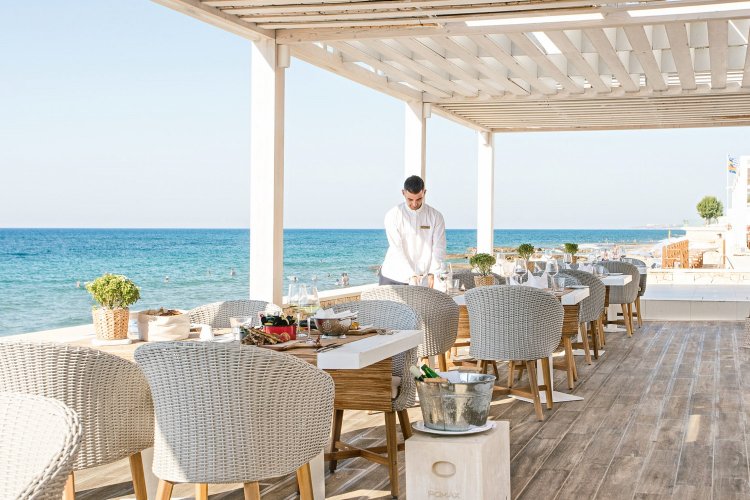 Hospitality Employment Contract: Κηρύχθηκε υποχρεωτική, και επίσημα, η Κλαδική Συλλογική Σύμβαση Εργασίας των Ξενοδοχοϋπαλλήλων [ΦΕΚ]