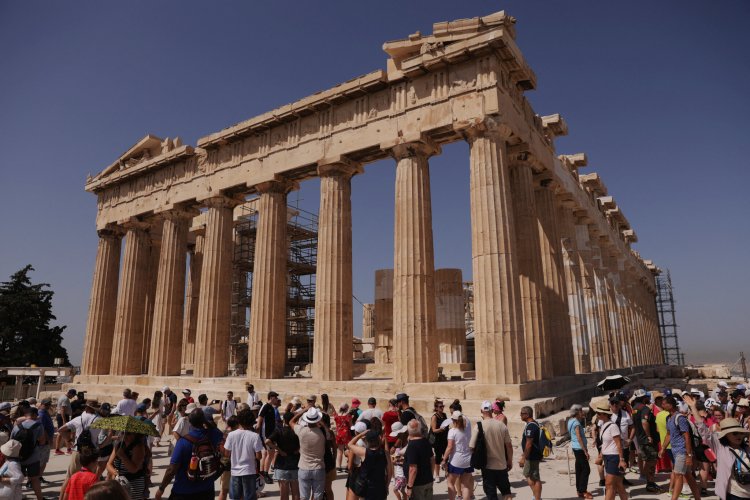 Tourist Season 2025: Πόσοι Αμερικανοί θα ταξιδέψουν στην Αθήνα στο peak της σεζόν