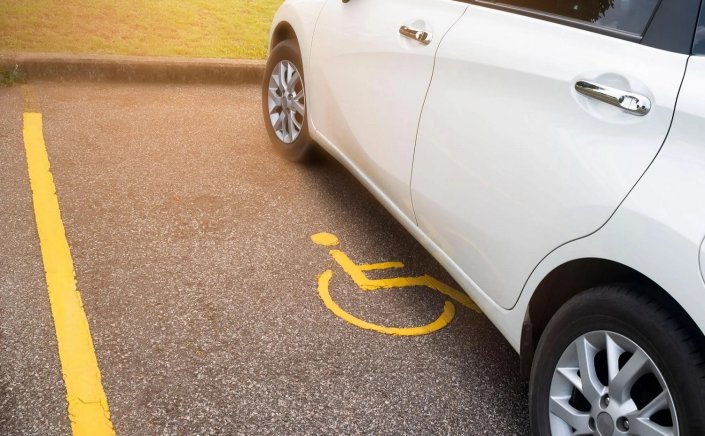 New Highway Code rules: Αποκάλυψη για τον νέο ΚΟΚ!! Η στάθμεση σε ράμπα ΑΜΕΑ είναι η παράβαση που θα πληρώνεται ακριβά!!