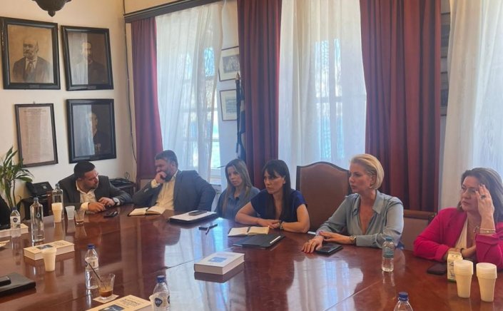 MP Katerina Monogiou: H Κατερίνα Μονογυιού υποδέχτηκε το κλιμάκιο της Νέας Δημοκρατίας στη Μύκονο