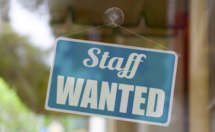 Tourism Season 2024: Γιατί υπάρχουν κενές θέσεις εργασίας στον τουρισμό!! Αναζητούνται λύσεις της τελευταίας στιγμής!!