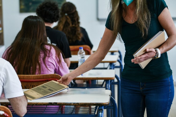 Panhellenic Exams 2024: Τι γίνεται αν πιάσουν κάποιον να αντιγράφει στις Πανελλήνιες!! Ο ρόλος των επιτηρητών!!