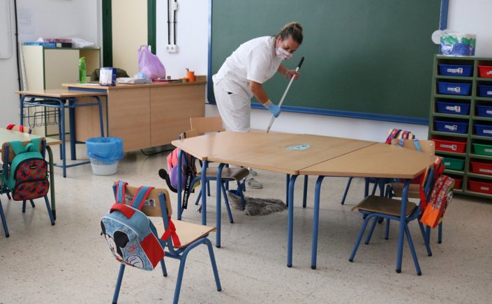 Municipality of Mykonos - Recruitments: Προσλήψεις 15.527 ατόμων [22 στην Μύκονο] ως προσωπικό καθαριότητας των σχολείων της Χώρας [Έγγραφο]