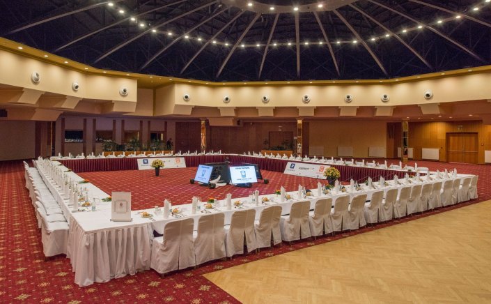 Congress tourism: Απώλειες εσόδων έως $4 δισ. στην Ελλάδα από κενά στον Συνεδριακό Τουρισμό