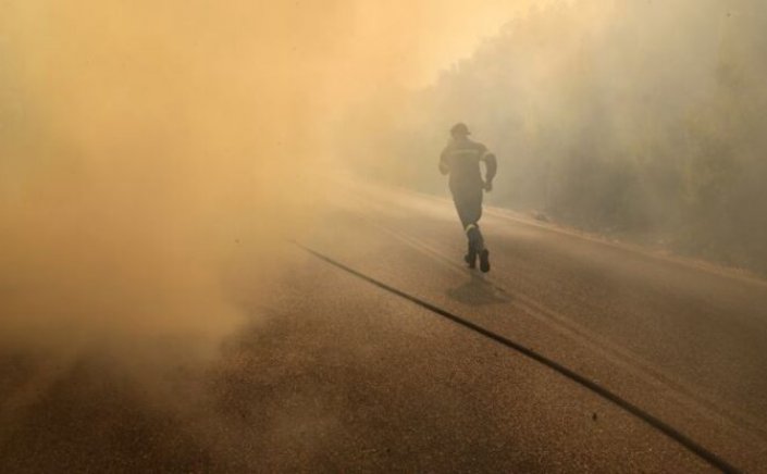 Fires in Attica: Οδηγίες προστασίας από την έκθεση στον καπνό και τα αιωρούμενα σωματίδια