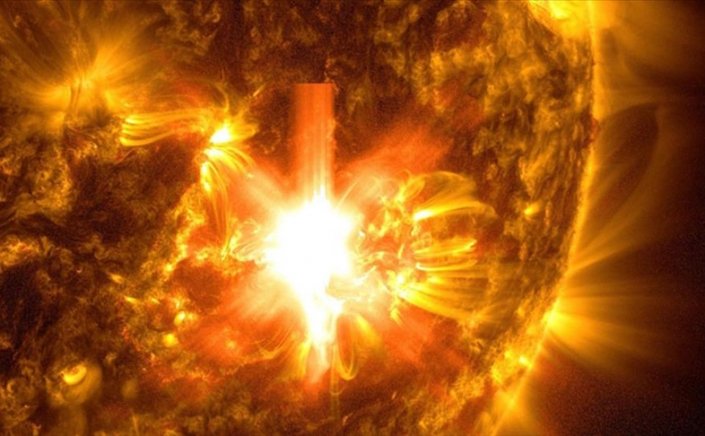 Geomagnetic storm hits Earth: Ηλιακή καταιγίδα χτύπησε τη Γη - Πώς επηρεάζει το βόρειο σέλας
