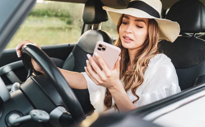 New Highway Code rules: Τι θα ισχύει για όρια ταχύτητας, κλήσεις, δίκυκλα με τον Νέο ΚΟΚ - Πρόστιμα και για τους πεζούς!!