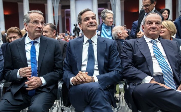 PM Mitsotakis: Ο Κυριάκος Μητσοτάκης, τηλεφώνησε σε Κώστα Καραμανλή και Αντώνη Σαμαρά, εν όψει της επετειακής εκδήλωσης στη Ρηγίλλης