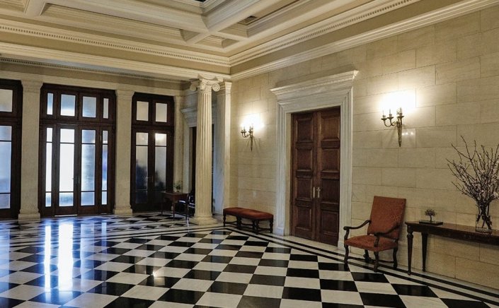 Maximos Mansion: Το Μαξίμου ανησυχεί για το ΠΑΣΟΚ και η ανησυχία δεν κρύβεται