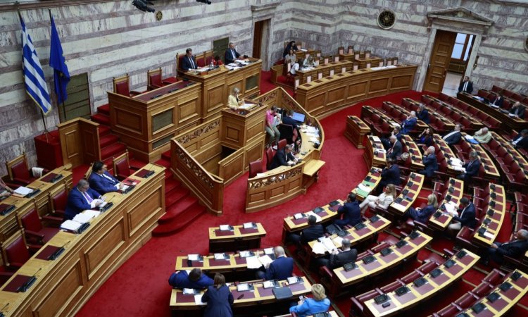 Political Developments: «Μπάχαλο» στην ομάδα των ανεξάρτητων βουλευτών μετά τον ορισμό Χουρδάκη - Ποιοι αντιτίθενται