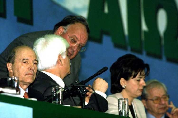 Socialist Movement (PASOK): Το «δείπνο των 4» στο σπίτι της Βάσως, η πτώση του Ανδρέα και η άνοδος του Σημίτη στην ηγεσία του ΠΑΣΟΚ