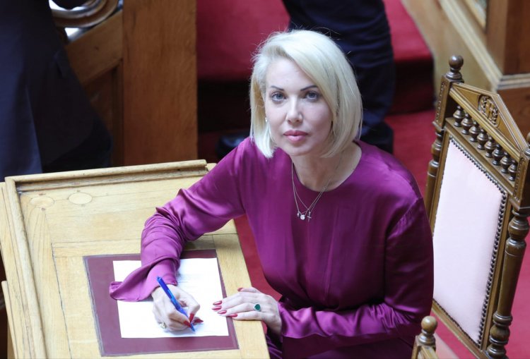 MP Katerina Monogiou: Η Κατερίνα Μονογυιού κατέθεσε Ερώτηση στη Βουλή  για τις ΔΕΥΑ Μυκόνου, Πάρου, Σαντορίνης και Σύρου