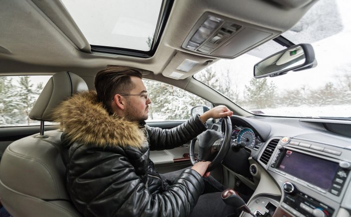 New Road Traffic Code: Φοράς μπουφάν στο αυτοκίνητο; Η Τροχαία αποκαλύπτει όλη την αλήθεια για το πρόστιμο που σε περιμένει!!