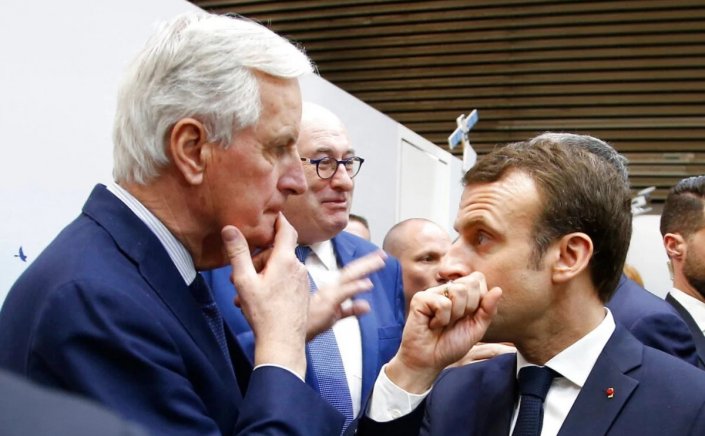 France's government has collapsed: Αναταράξεις στη Γαλλία!! Στις 11 παραιτείται ο Μπαρνιέ - Γρήγορα οι ανακοινώσεις για τον νέο Πρωθυπουργό