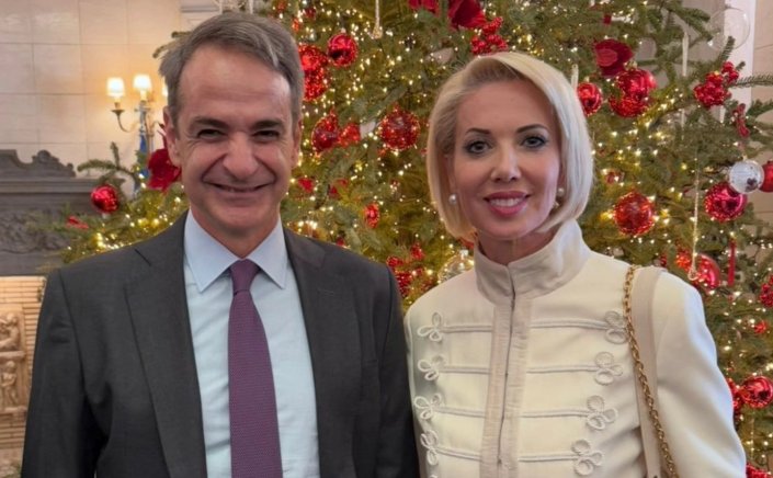 MP Katerina Monogiou - Christmas 2024: Στο Μέγαρο Μαξίμου η Κατερίνα Μονογυιού για το… χριστουγεννιάτικο ρεβεγιόν [Εικόνες]
