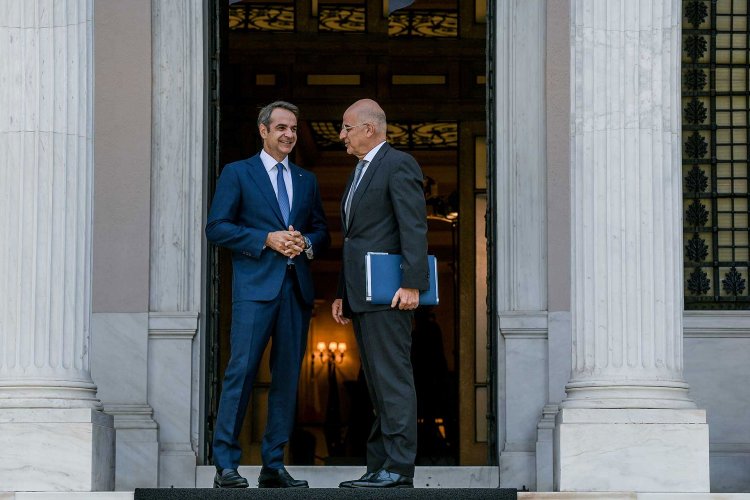 Greek presidential election: Και αν ο πρωθυπουργός προτείνει αιφνιδίως δημοσίως τον Δένδια για υποψήφιο Πρόεδρο;
