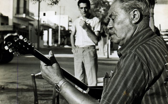 «Black Eyelashes»: Το «Τα ματόκλαδά σου λάμπουν» του Μάρκου Βαμβακάρη γίνονται ροκ από τους Franz Ferdinand