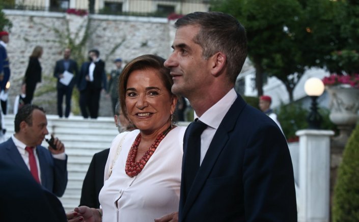 Politics & current affairs: Ο ανασχηματισμός απομακρύνεται, ο Μπακογιάννης πλησιάζει? Το δίλημμα του Κ. Μπακογιάννη, Δήμος ή Α' Αθήνας!!